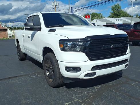 Used 2022 RAM 1500 Big Horn w/ Night Edition AWD/4WD image 3
