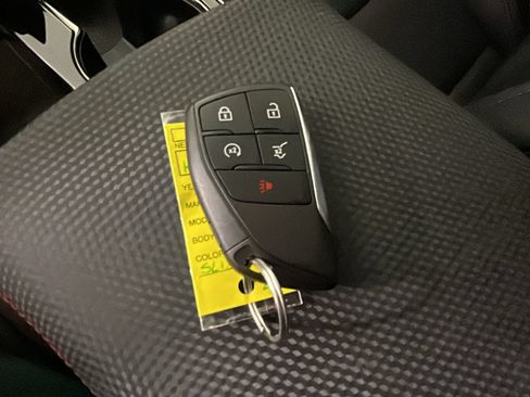 Used 2025 Chevrolet Equinox RS w/ Safety and Technology Package AWD/4WD image 24