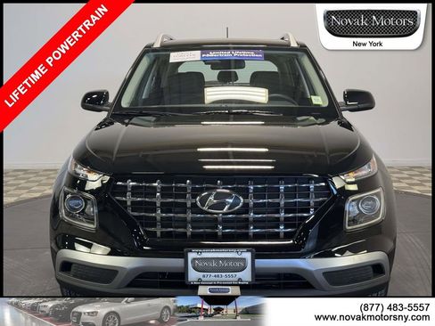 Used 2025 Hyundai Venue SEL image 2