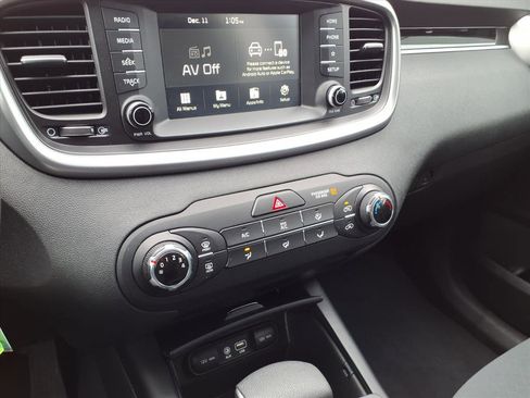 Used 2019 Kia Sorento L image 8
