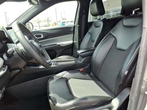Used 2024 Jeep Compass Latitude AWD/4WD image 12