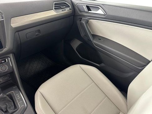Used 2019 Volkswagen Tiguan SE image 18