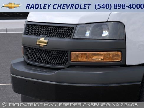 New 2025 Chevrolet Express 3500 w/ Driver Convenience Package image 13