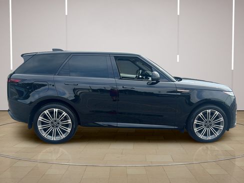 Used 2024 Land Rover Range Rover Sport Dynamic SE AWD/4WD image 8