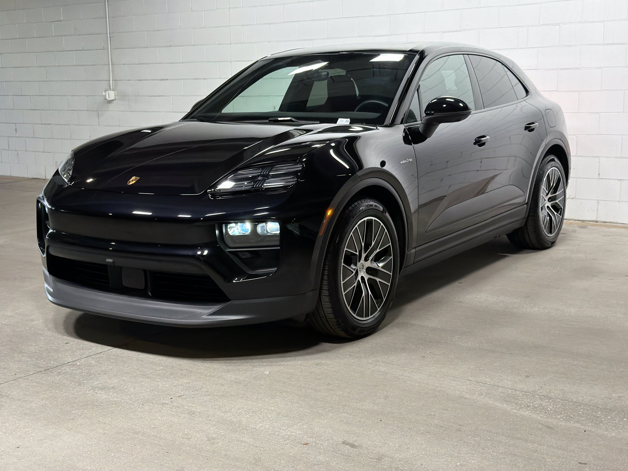 Certified 2026 Porsche Macan Electric RWD image 1