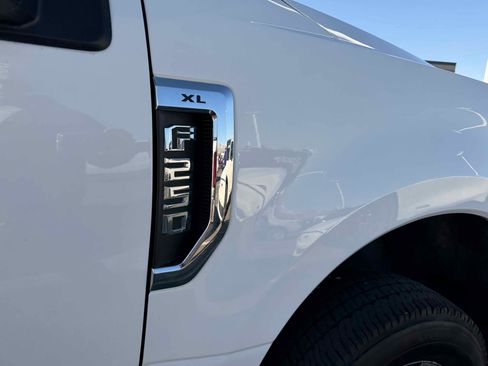 Used 2022 Ford F250 XL w/ Power Equipment Group image 5