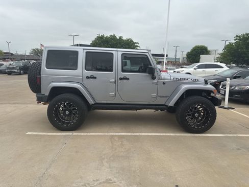 Used 2016 Jeep Wrangler Unlimited Rubicon image 25