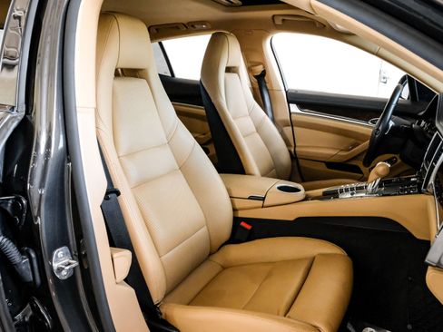Used 2015 Porsche Panamera S w/ Premium Package Plus image 33