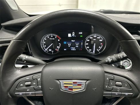 Used 2025 Cadillac XT6 Premium Luxury image 10