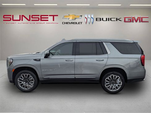 Used 2023 GMC Yukon Denali Ultimate w/ LPO, Floor Liner Package AWD/4WD image 4