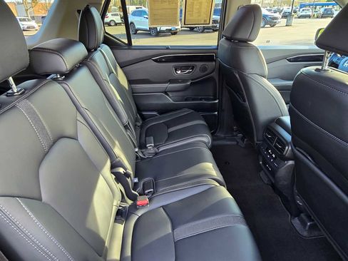 Used 2025 Honda Pilot EX-L image 12