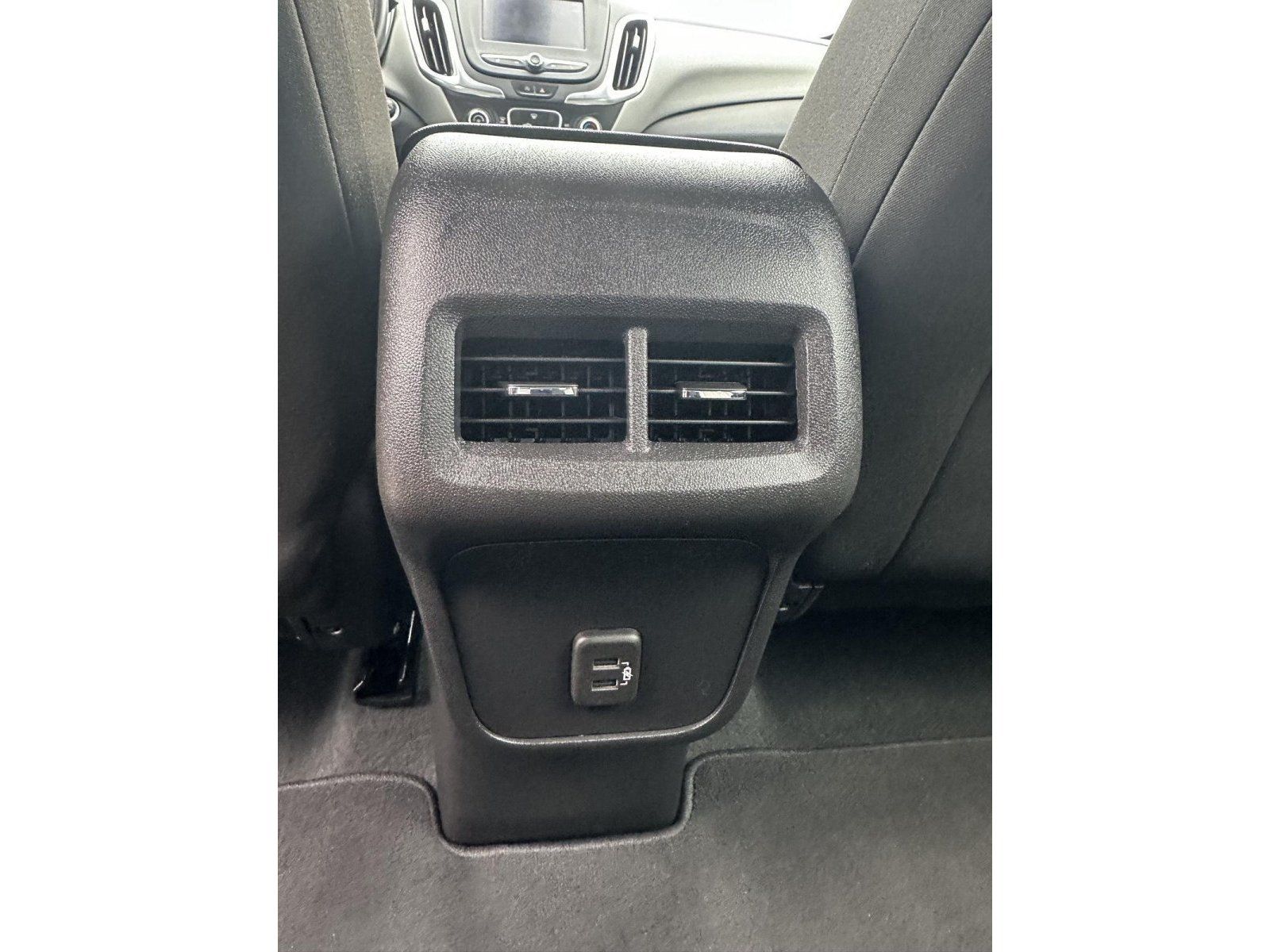 Used 2022 Chevrolet Equinox LS w/ Driver Confidence II Package AWD/4WD image 18