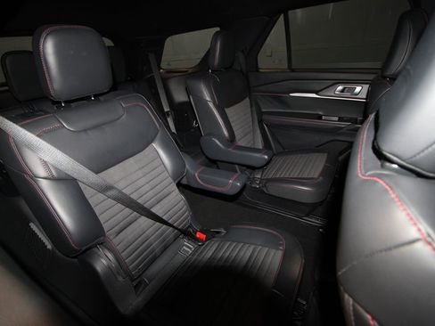 Used 2025 Ford Explorer ST-Line image 26