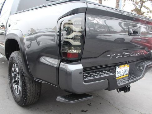 Used 2018 Toyota Tacoma TRD Off-Road image 19