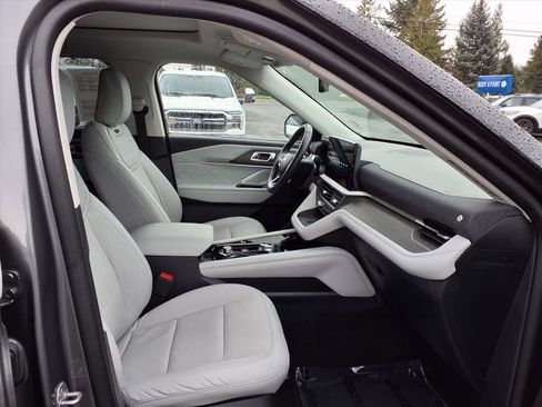 Used 2025 Ford Explorer Platinum w/ Ultimate Package image 6