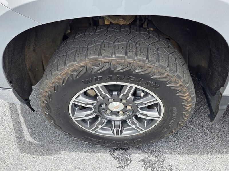 Used 2024 Chevrolet Silverado 1500 LT AWD/4WD image 20