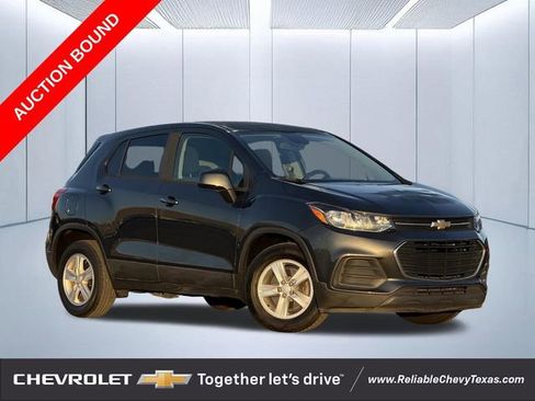 Used 2020 Chevrolet Trax LS w/ Tint and Cruise Package FWD image 1