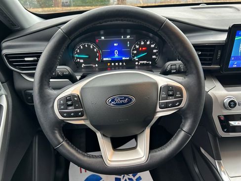 Used 2022 Ford Explorer XLT w/ Equipment Group 202A image 23
