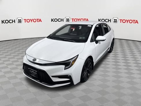 Used 2024 Toyota Corolla SE image 3