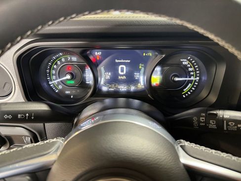 Used 2025 Jeep Wrangler Unlimited Sahara w/ Safety Group image 16