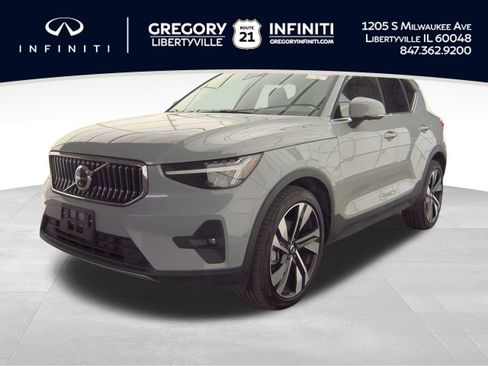 Used 2025 Volvo XC40 B5 Plus AWD/4WD image 1