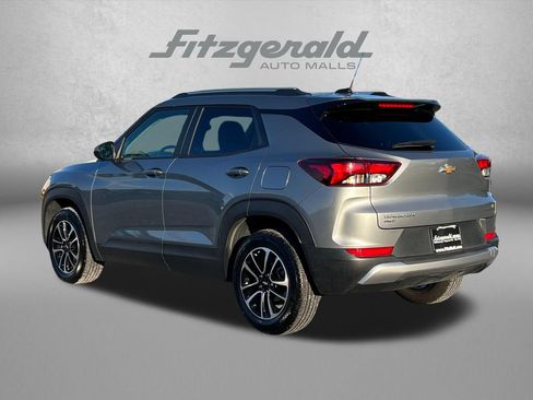 Used 2025 Chevrolet TrailBlazer LT AWD/4WD image 9
