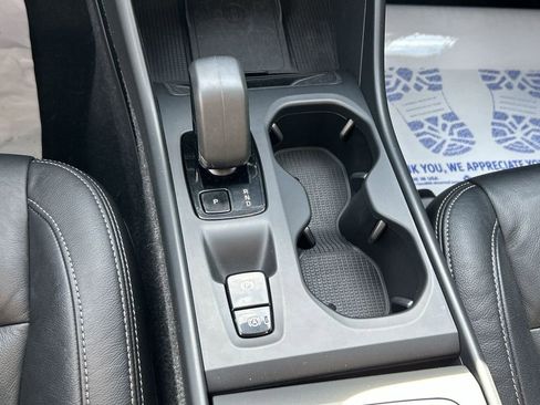 Certified 2024 Volvo XC40 B5 Core AWD/4WD image 22