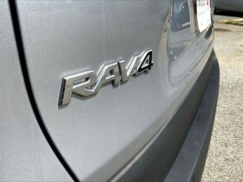Used 2022 Toyota RAV4 XLE AWD/4WD image 53