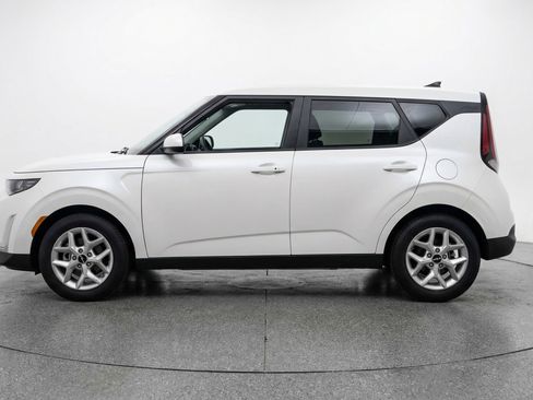 Used 2025 Kia Soul LX w/ LX Technology Package image 5