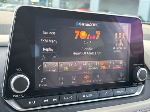 Used 2023 Nissan Rogue SV image 22