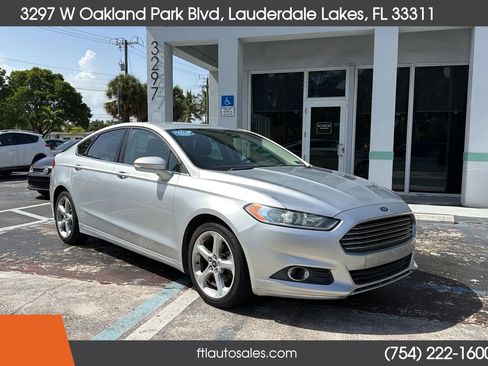 Used 2015 Ford Fusion SE w/ Equipment Group 201A FWD image 2