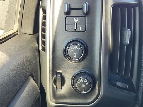 Used 2018 Chevrolet Silverado 1500 LT w/ Texas Edition image 20