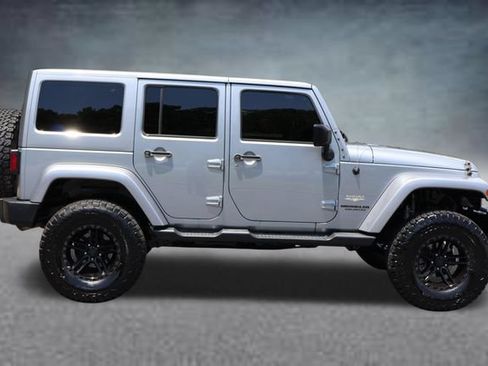 Used 2015 Jeep Wrangler Unlimited Sahara AWD/4WD image 2