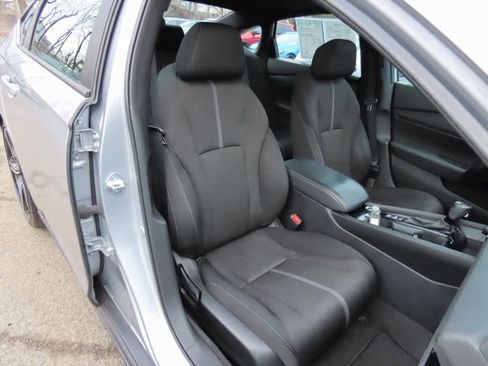 Used 2023 Honda Accord Sport image 15