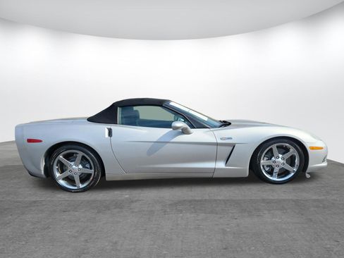 Used 2005 Chevrolet Corvette Convertible w/ Preferred Equipment Group image 17
