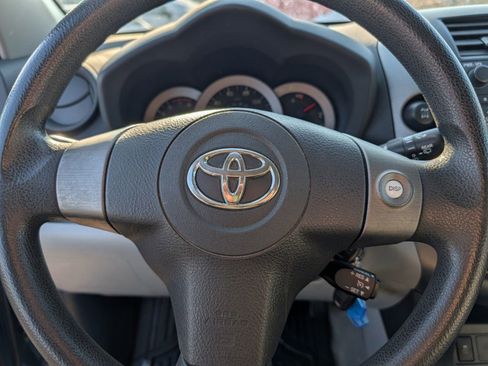 Used 2011 Toyota RAV4 4WD image 20