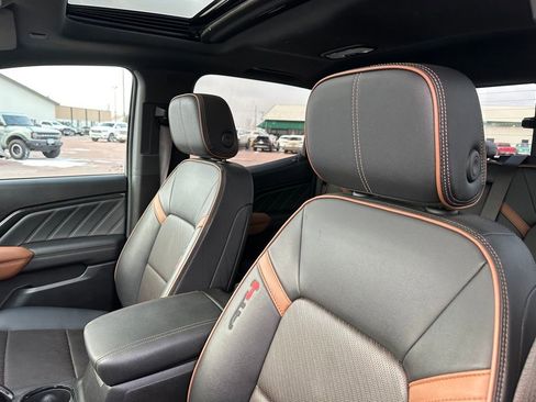 Used 2023 GMC Canyon AT4 image 3