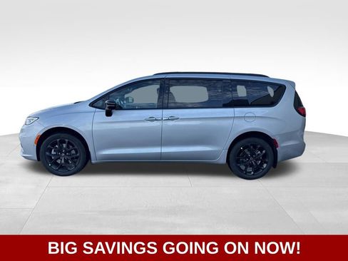 New 2026 Chrysler Pacifica Select w/ S Appearance Package image 7