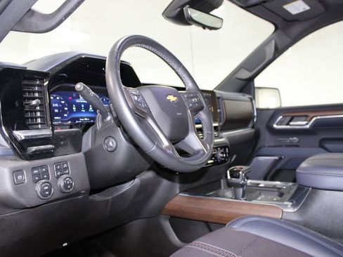 Used 2023 Chevrolet Silverado 1500 High Country w/ Technology Package AWD/4WD image 19