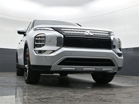 Used 2024 Mitsubishi Outlander SE image 31