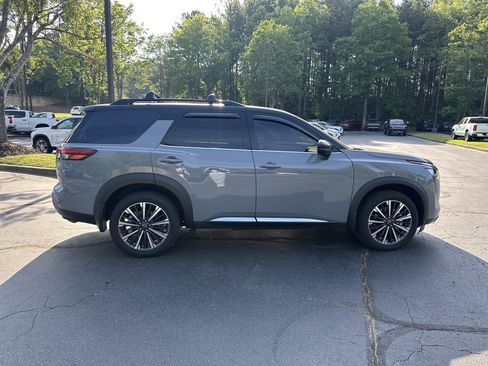 Used 2026 Nissan Pathfinder Platinum AWD/4WD image 4