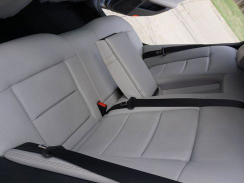 Used 2013 Mercedes-Benz E 350 BlueTEC Sedan image 16