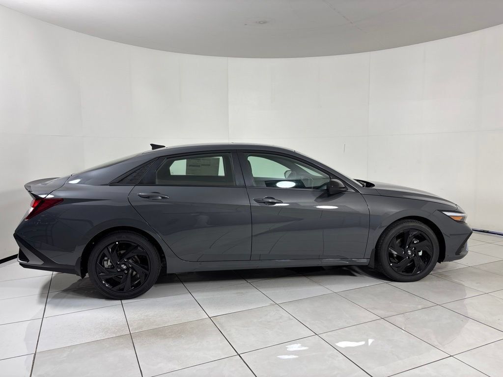 New 2026 Hyundai Elantra SEL Sport FWD image 6