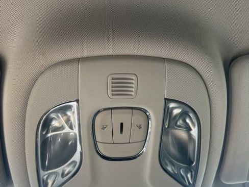 Used 2018 Jeep Compass Latitude w/ Popular Equipment Group image 22