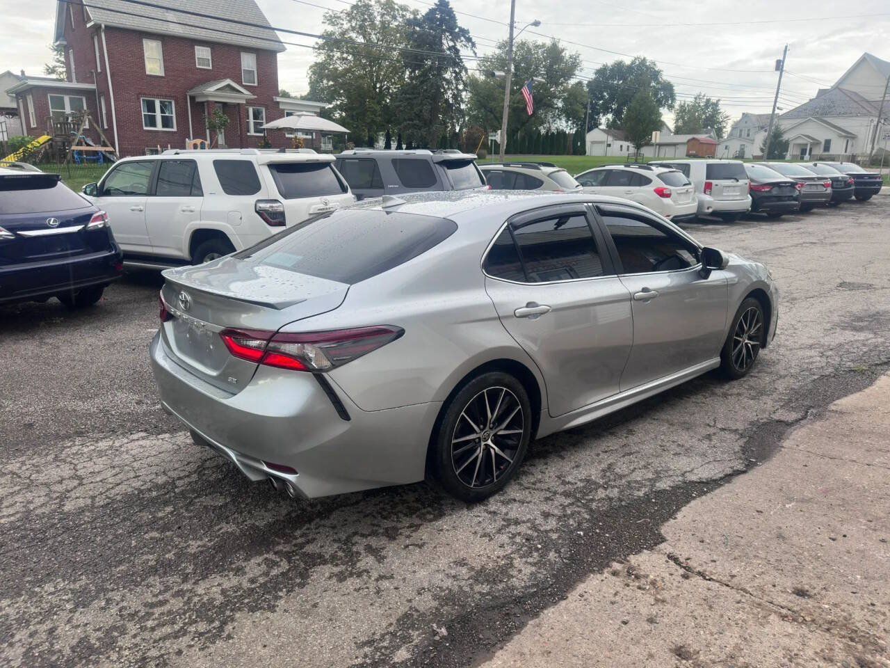 Used 2023 Toyota Camry SE FWD image 6