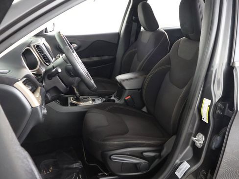 Used 2016 Jeep Cherokee Latitude w/ Cold Weather Group image 24