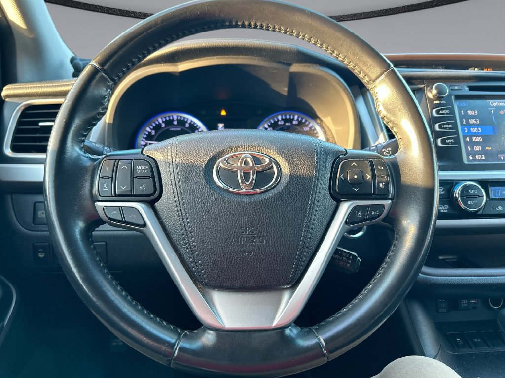 Used 2019 Toyota Highlander XLE FWD image 15