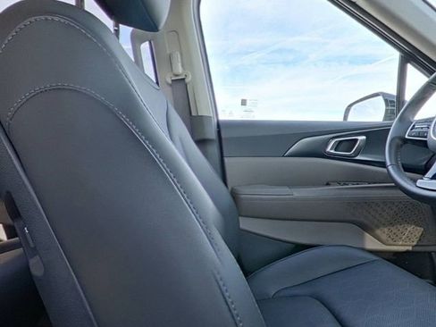 Used 2026 Kia Carnival image 29