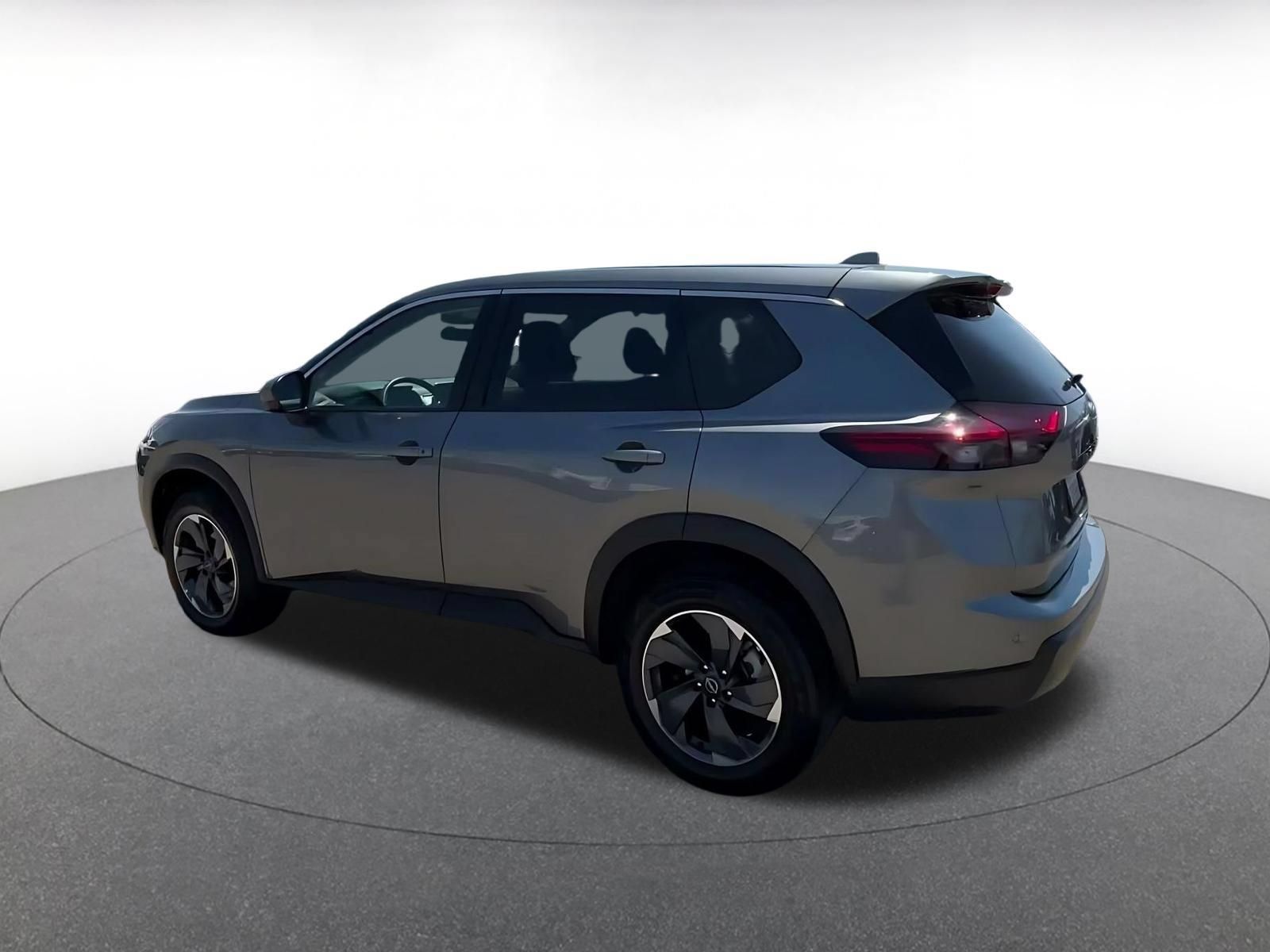 Used 2025 Nissan Rogue SV FWD image 9