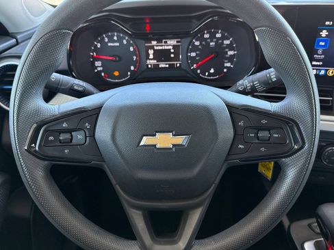 Used 2025 Chevrolet Trax LS FWD image 30